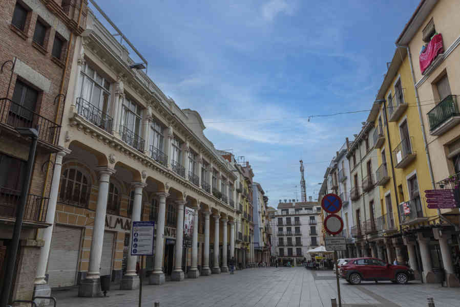 Huesca - Barbastro 07 - plaza del Mercado.jpg